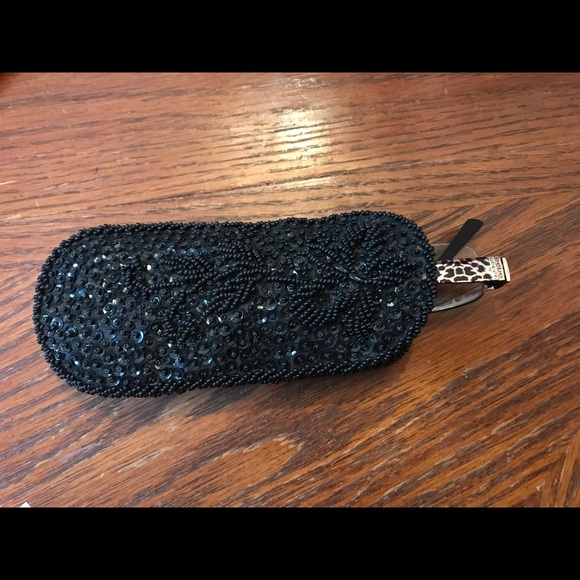 Gorgeous Floral Design Beaded Eye Glass Holder - Picture 4 of 8